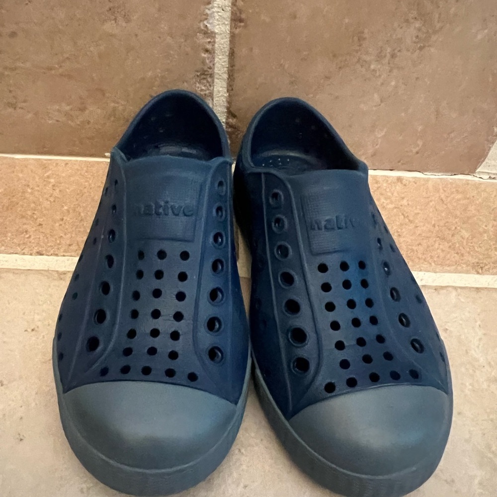 NATIVE KID’S JEFFERSON SLIP-ON SHOE CHALLENGER BLUE, size 9C
